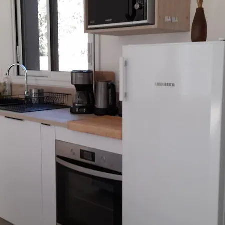 Le Petit Bois جارد سور مير