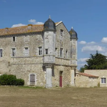 Le Petit Bois فيلة *